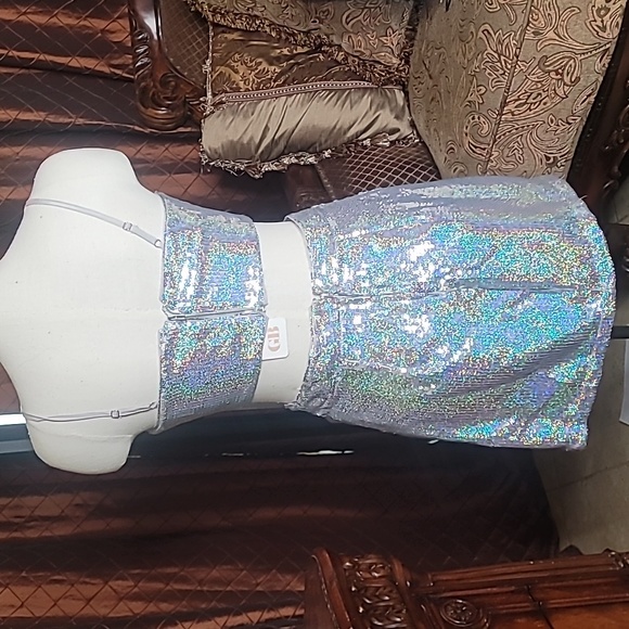 Gianni Bini top and skirt, size small, new with tags - Picture 4 of 9